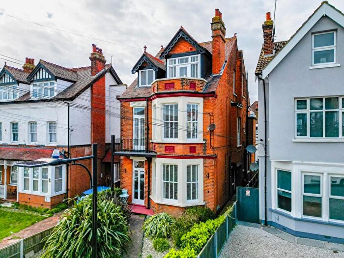 2 Bedroom Maisonette For Sale In Cobham Road, Westcliff-On-Sea, SS0
