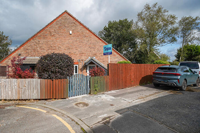 1 Bedroom Semi-Detached House For Sale In Bryn Rhosyn, Swansea, SA6