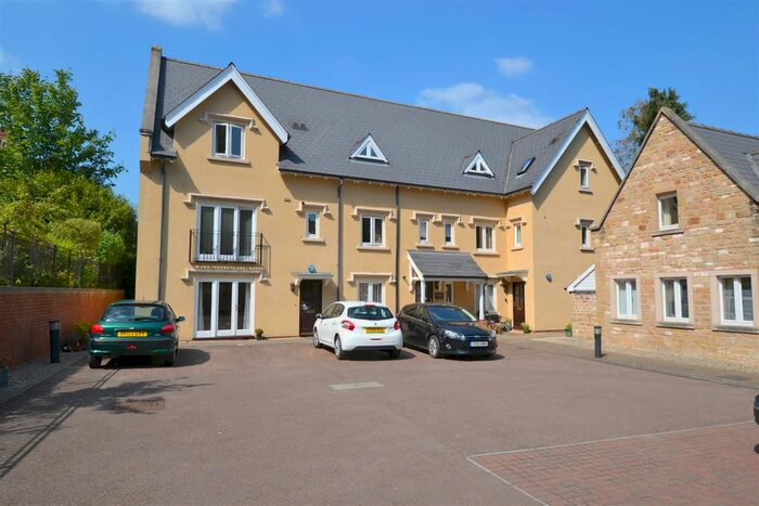 2 Bedroom Flat To Rent In Flat, Croftdown Court, Abbey Road, Malvern, WR14