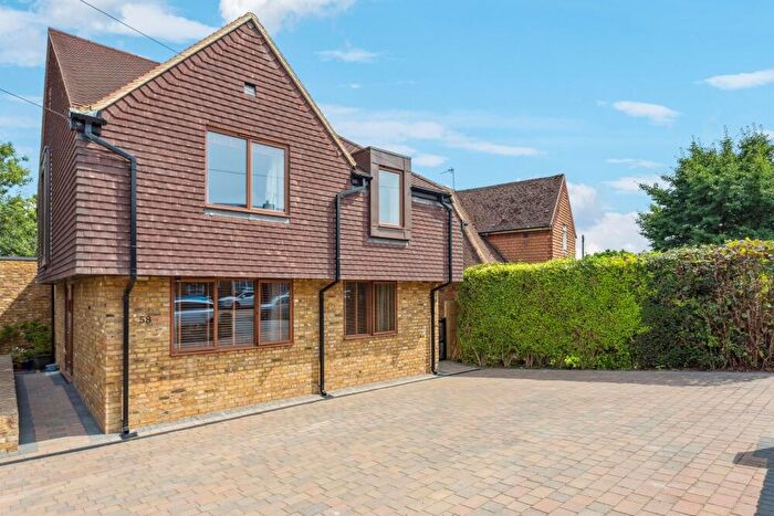4 Bedroom Detached House For Sale In Chequers Orchard, Iver, SL0