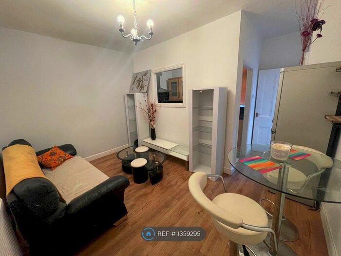 2 Bedroom Semi-Detached House To Rent In Bradford Road, Huddersfield, HD1