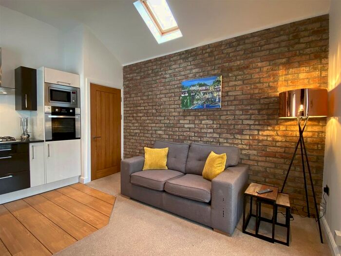 1 Bedroom Flat To Rent In Walter Road, Swansea, SA1