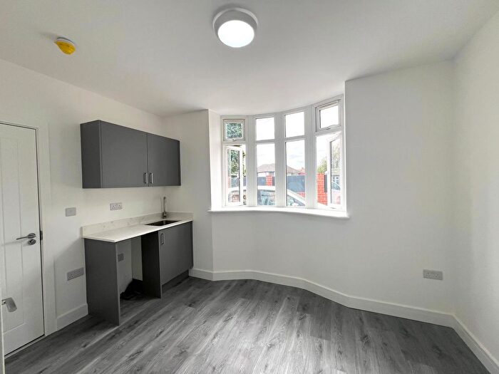 7 Bedroom Semi-detached House To Rent In Commonwealth Avenue, Hayes, UB3
