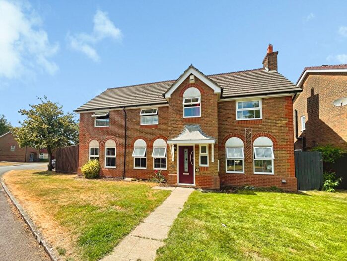 5 Bedroom Detached House For Sale In Magnus Drive, Basingstoke, RG22