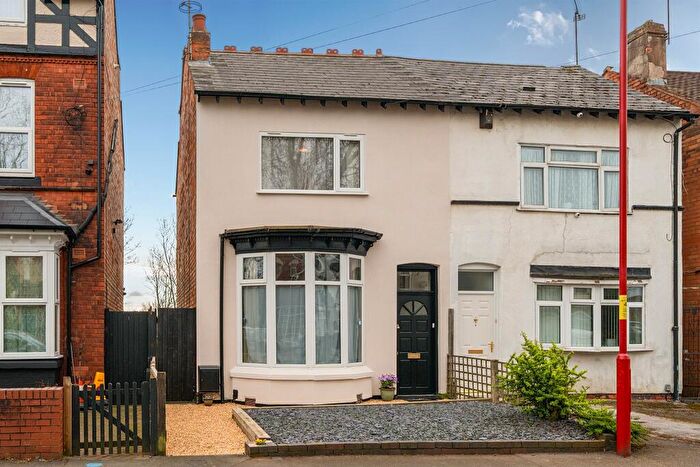 3 Bedroom Semi-Detached House For Sale In Oval Road, Birmingham, B24