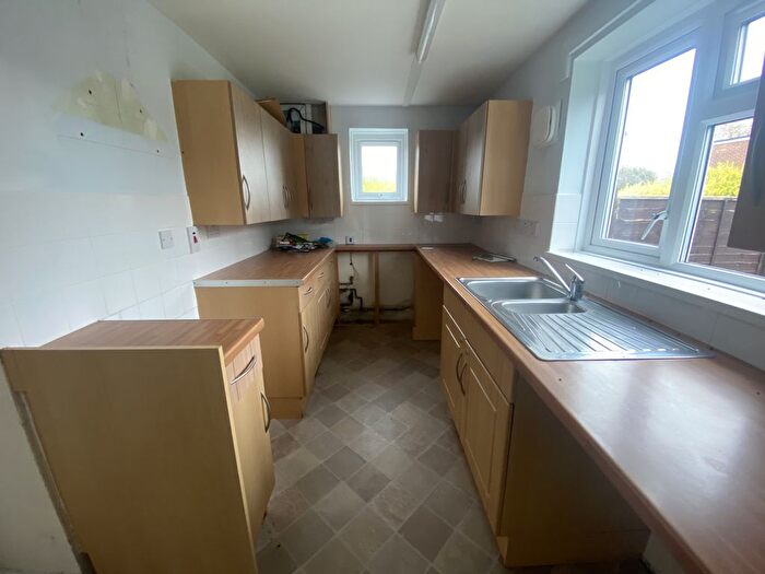 2 Bedroom Flat For Sale In - Walnut Tree Ground, Fyfield, Andover, Hampshire, SP11