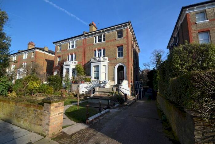 1 Bedroom Flat To Rent In The Barons, St Margarets, Twickenham, TW1