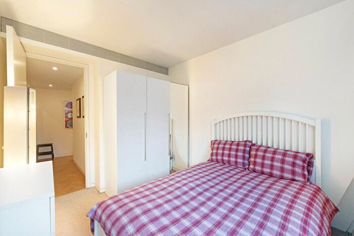 2 Bedroom Apartment To Rent In Hester Road, London, SW11
