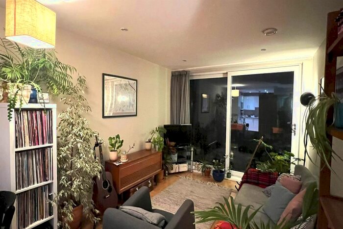 1 Bedroom Flat To Rent In Camberwell New Road, Camberwell, Southwark, London, SE5