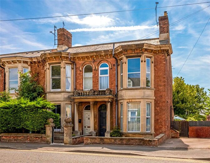 3 Bedroom End Of Terrace House For Sale In Banbury Road, Brackley, Northamptonshire, NN13