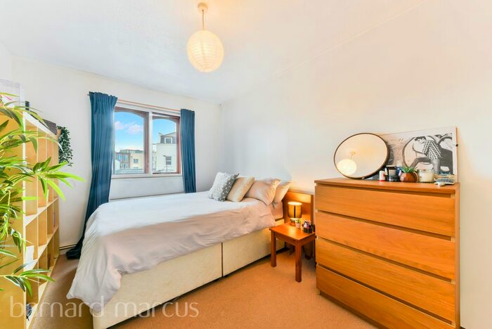 2 Bedroom Flat To Rent In Clapham Road, London, SW9