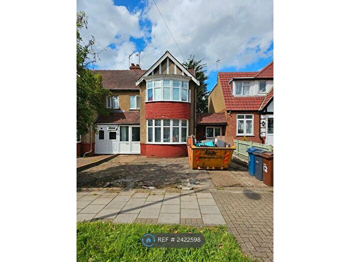 4 Bedroom Semi-Detached House To Rent In Somervell Road, Harrow., Uk, HA2