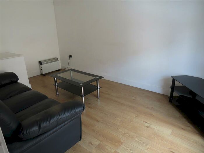 2 Bedroom Apartment To Rent In Common Road, Huddersfield, HD1