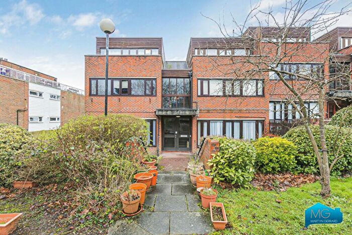 2 Bedroom Apartment To Rent In Manor Road, High Barnet, Hertfordshire, EN5