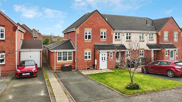 4 Bedroom End Of Terrace House For Sale In Banquo Approach, Heathcote, Warwick, CV34