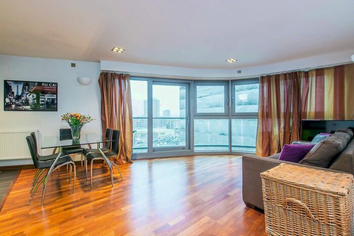 2 Bedroom Flat To Rent In Bridges Court Road, Battersea, London, SW11