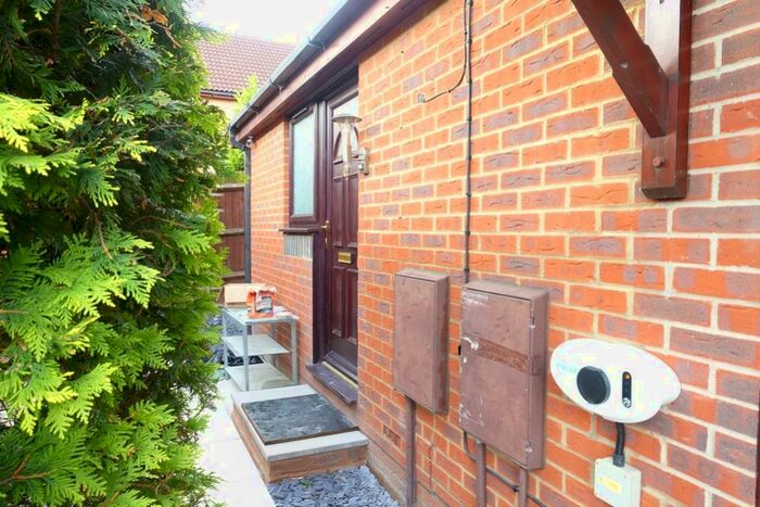 1 Bedroom Flat To Rent In Luccombe, Furzton, Milton Keynes, MK4