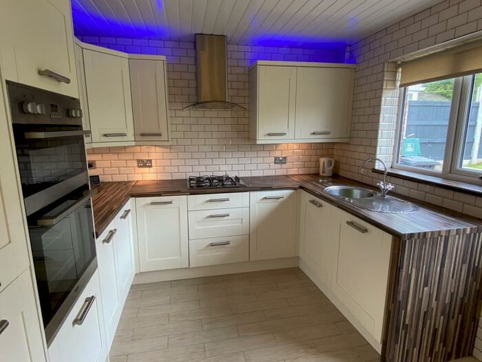 3 Bedroom Bungalow To Rent In Mayfields, Scawthorpe, DN5