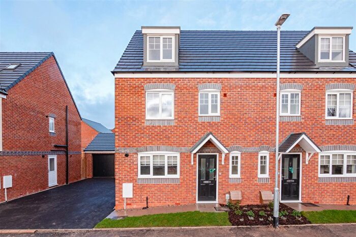 4 Bedroom Semi-Detached House To Rent In Malvern Rise, Malvern, WR14