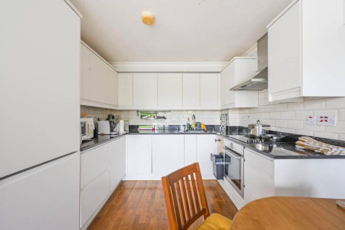 1 Bedroom Flat To Rent In Vallance Road, Whitechapel, London, E1