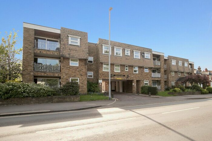 2 Bedroom Flat To Rent In High Road, Buckhurst Hill, IG9