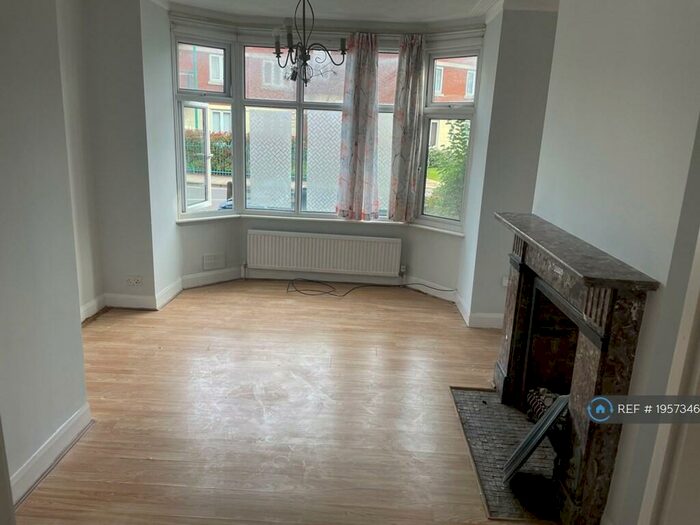 1 Bedroom Flat To Rent In High Street, Wealdstone, Harrow, HA3