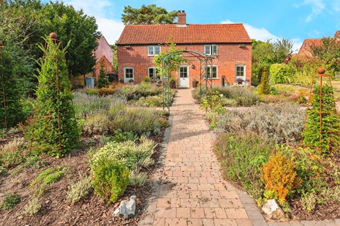 2 Bedroom Character Property For Sale In Upgate, Swannington, Norwich, NR9