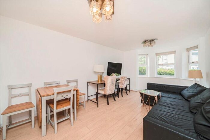 2 Bedroom Flat To Rent In Maryland Park, Stratford, E15