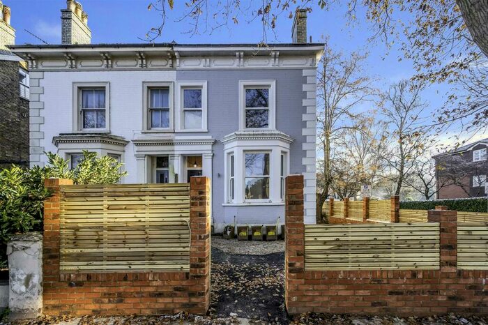 1 Bedroom Flat To Rent In London Road, Redhill, RH1