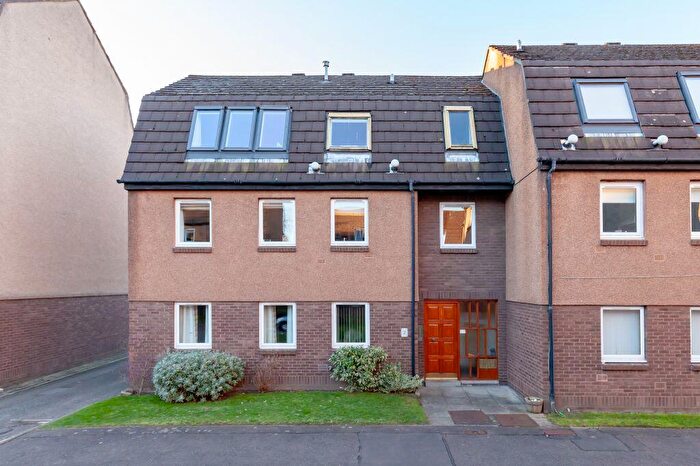 1 Bedroom Flat For Sale In / Ettrickdale Place, Edinburgh, EH3