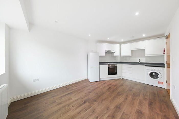 1 Bedroom Flat To Rent In High Street, Watford, WD17