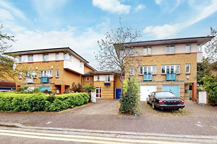 4 Bedroom Property For Sale In Castleview Close, London, N4