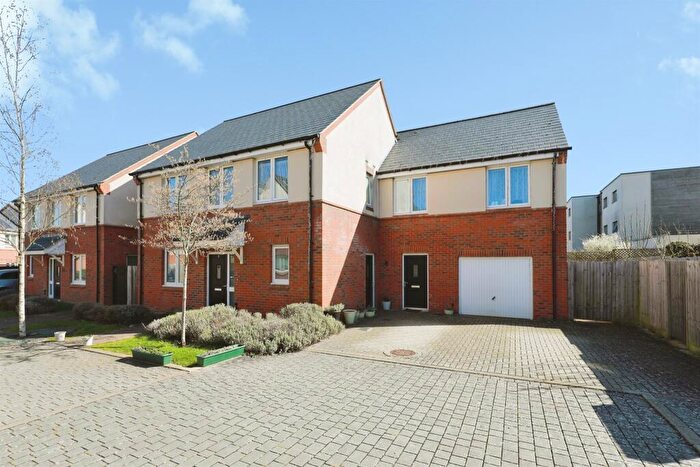 5 Bedroom Detached House For Sale In Tayberry Close, Bicester, OX27