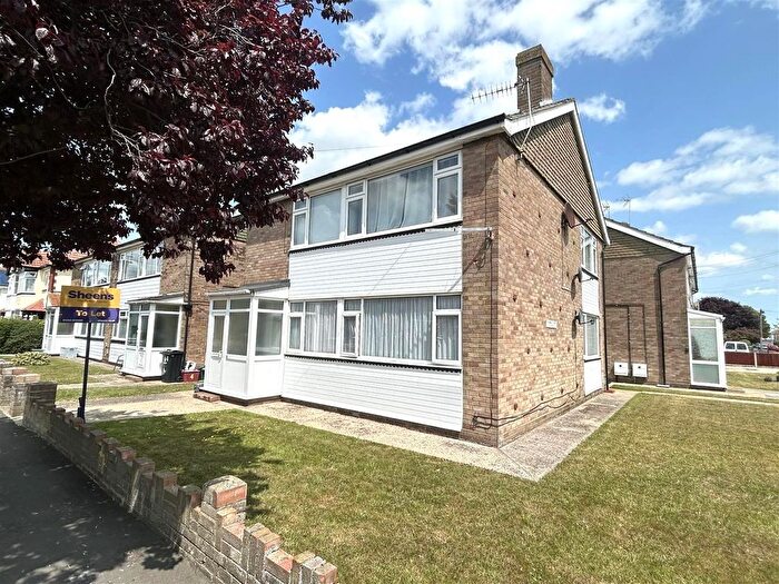 2 Bedroom Maisonette To Rent In Chamley Court, Queens Way, Holland-On-Sea, CO15