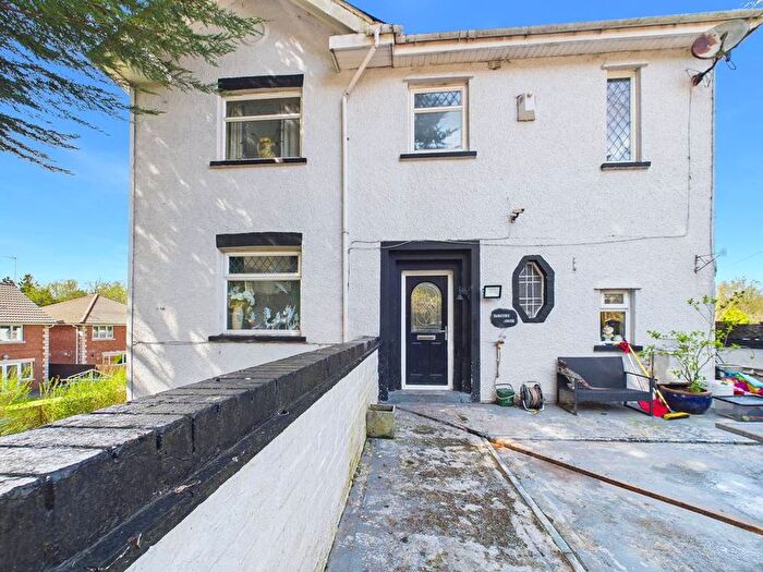 6 Bedroom Detached House For Sale In Mill Street, Tonyrefail, CF39