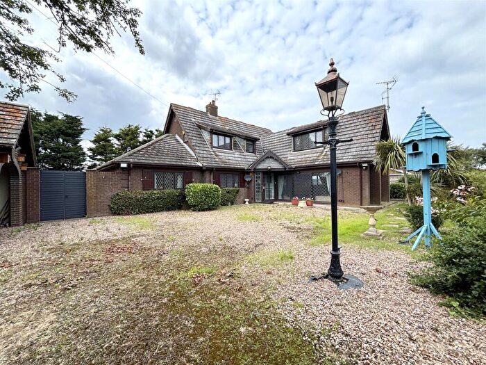 4 Bedroom Detached House For Sale In Saltfleet Road, Theddlethorpe, LN12