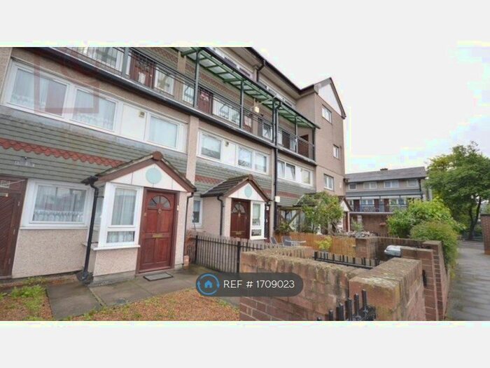 4 Bedroom Maisonette To Rent In Simons Walk, Stratford, E15