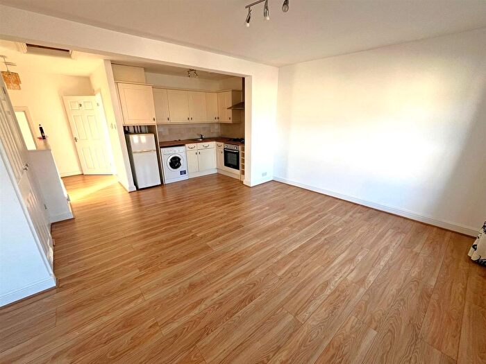 1 Bedroom Flat For Sale In Southmead Road, Westbury-On-Trym, Bristol, BS10