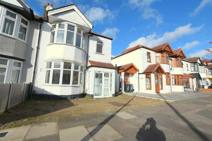 3 Bedroom Terraced House To Rent In Chestnut Grove, Hainault, IG6