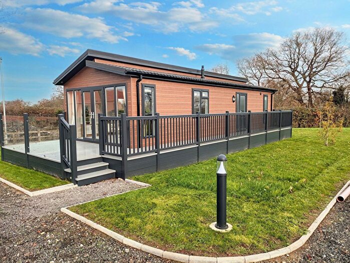 2 Bedroom Mobile/park Home For Sale In Berkeley Meadows Holiday Park, Egdon Lane, Worcester, WR7