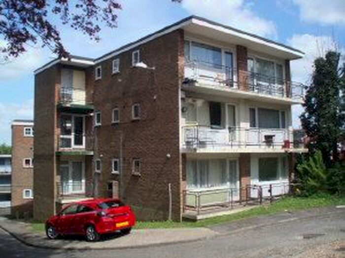 Studio To Rent In Farley Lodge, Luton, LU1