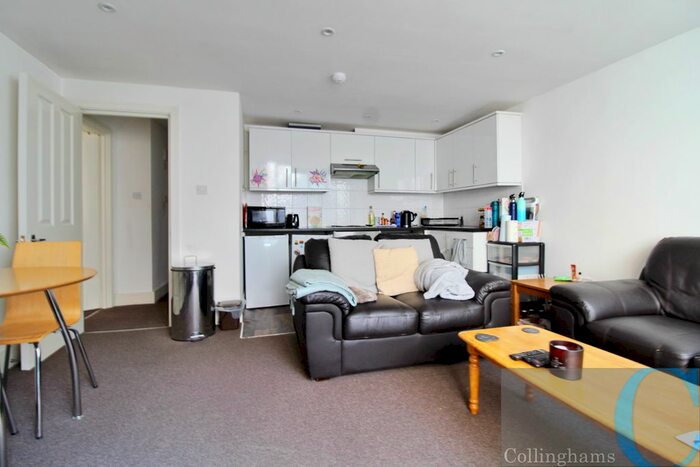 3 Bedroom Flat To Rent In Cavendish Road, Colliers Wood, SW19