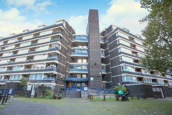 3 Bedroom Flat For Sale In John Ruskin Street, London, SE5