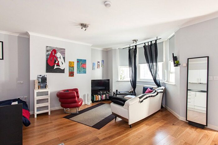 Studio To Rent In Holland Road, Kensington, W14