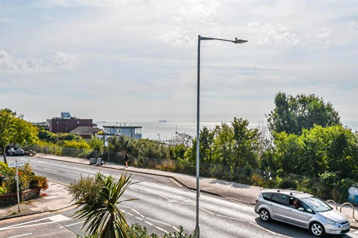 2 Bedroom Apartment To Rent In The Ridgeway, Chalkwell, Westcliff-on-Sea, SS0
