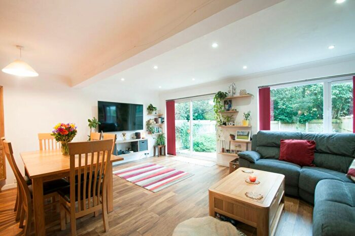 3 Bedroom End Of Terrace House To Rent In Plymouth Avenue, Woodley, RG5