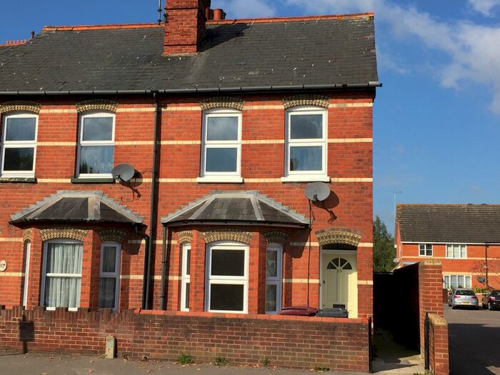 3 Bedroom Semi-Detached House To Rent In School Road, Tilehurst, Reading, RG31