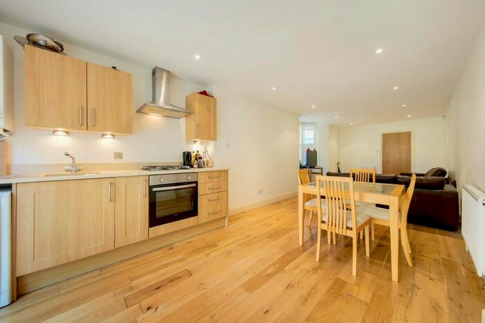 2 Bedroom Flat To Rent In Leander Road, London, SW2