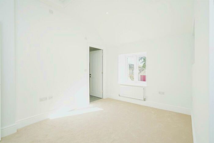 2 Bedroom Semi-Detached House For Sale In Fairseat Close, Carterton, OX18