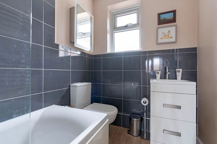 2 Bedroom Detached Bungalow For Sale In Broad Lane, Cottenham, CB24